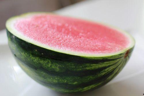 吃西瓜半个瓜,夏日清凉新体验  第1张