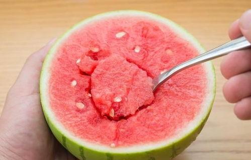 吃西瓜半个瓜,夏日清凉新体验  第2张