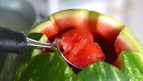 吃西瓜半个瓜,夏日清凉新体验  第3张