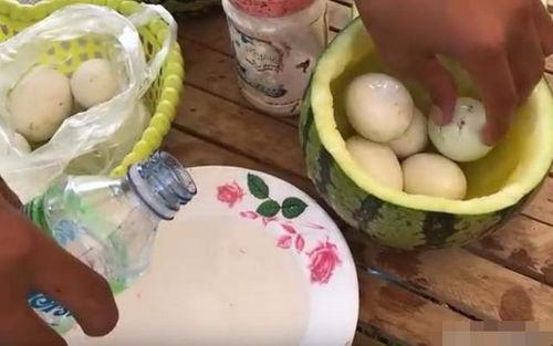 瓜哥吃瓜奇葩物品图片高清,揭秘那些令人瞠目结舌的吃瓜神器  第1张