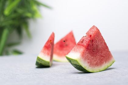 梦见吃西瓜分瓜,揭秘吃西瓜分瓜的寓意与象征 第1张 梦见吃西瓜分瓜,揭秘吃西瓜分瓜的寓意与象征 第1张