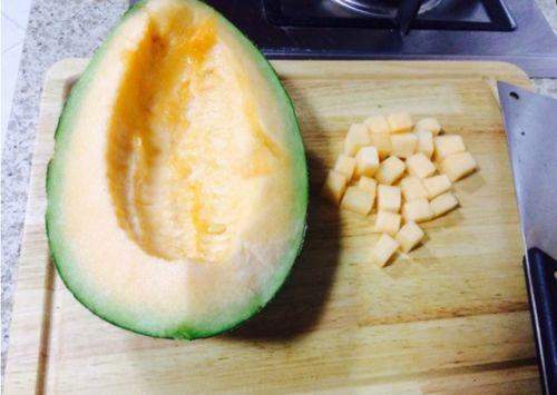 哈密瓜和鱿鱼一起吃吗