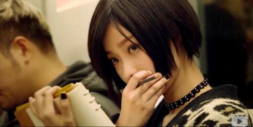 圆脸小花吃瓜,圆脸小花畅享夏日吃瓜盛宴  第3张