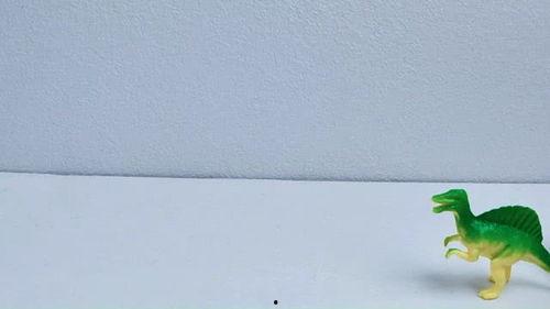 小恐龙吃瓜玩偶,小恐龙的夏日瓜果乐园  第2张